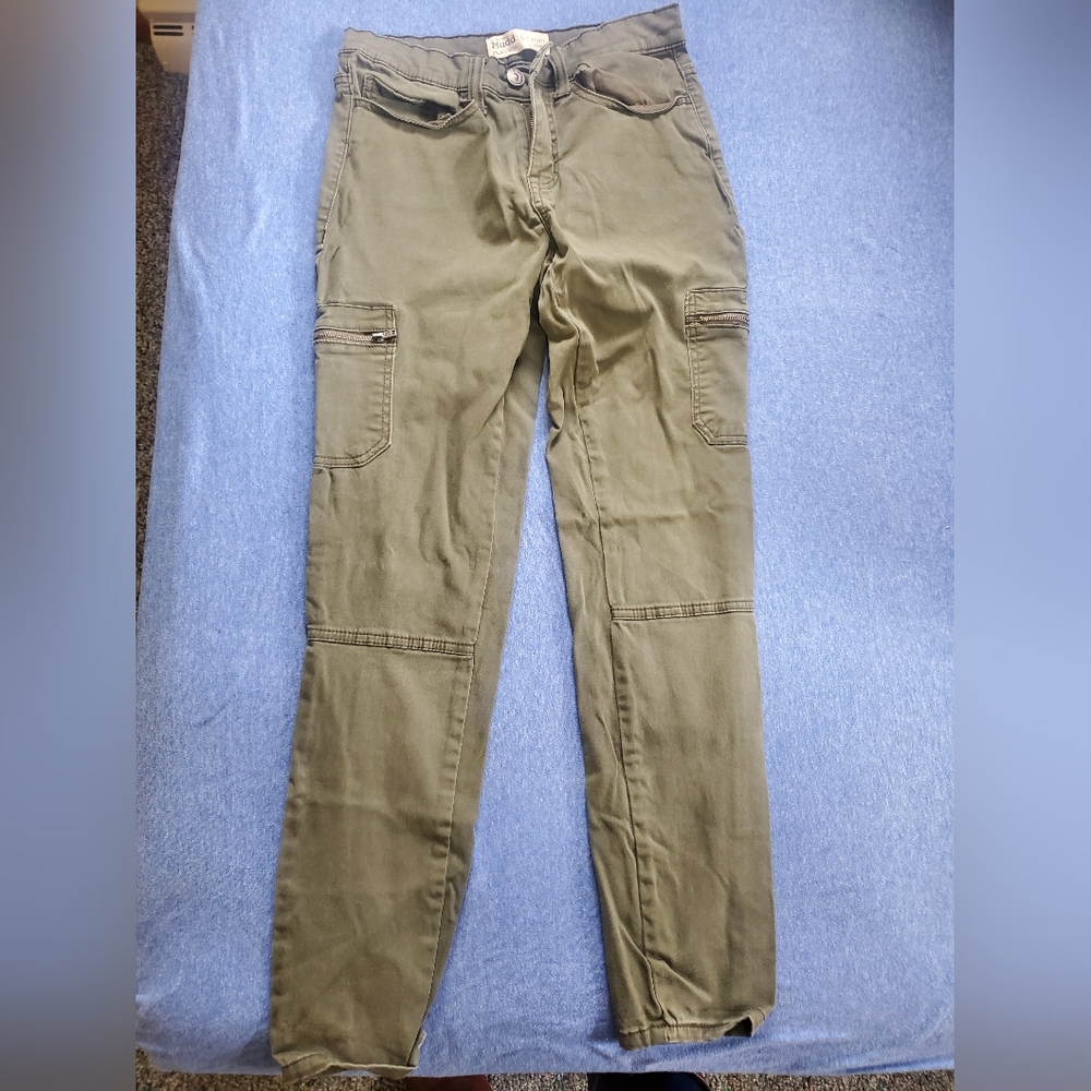 Size 5 army green Mudd utility pants.